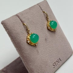 Boucles d'oreilles Syna en or jaune et chrysoprase avec diamants