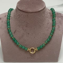 Collar de Syna, edición limitada, en oro amarillo con cuentas de aventurina de diferentes tamaños