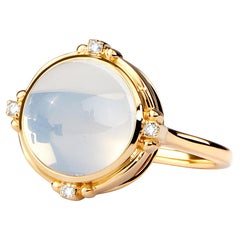 Syna Mondquarz-Ring aus Gelbgold mit Diamanten