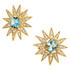 Orecchini Syna in oro giallo con effetto sunburst, acquamarina e diamanti