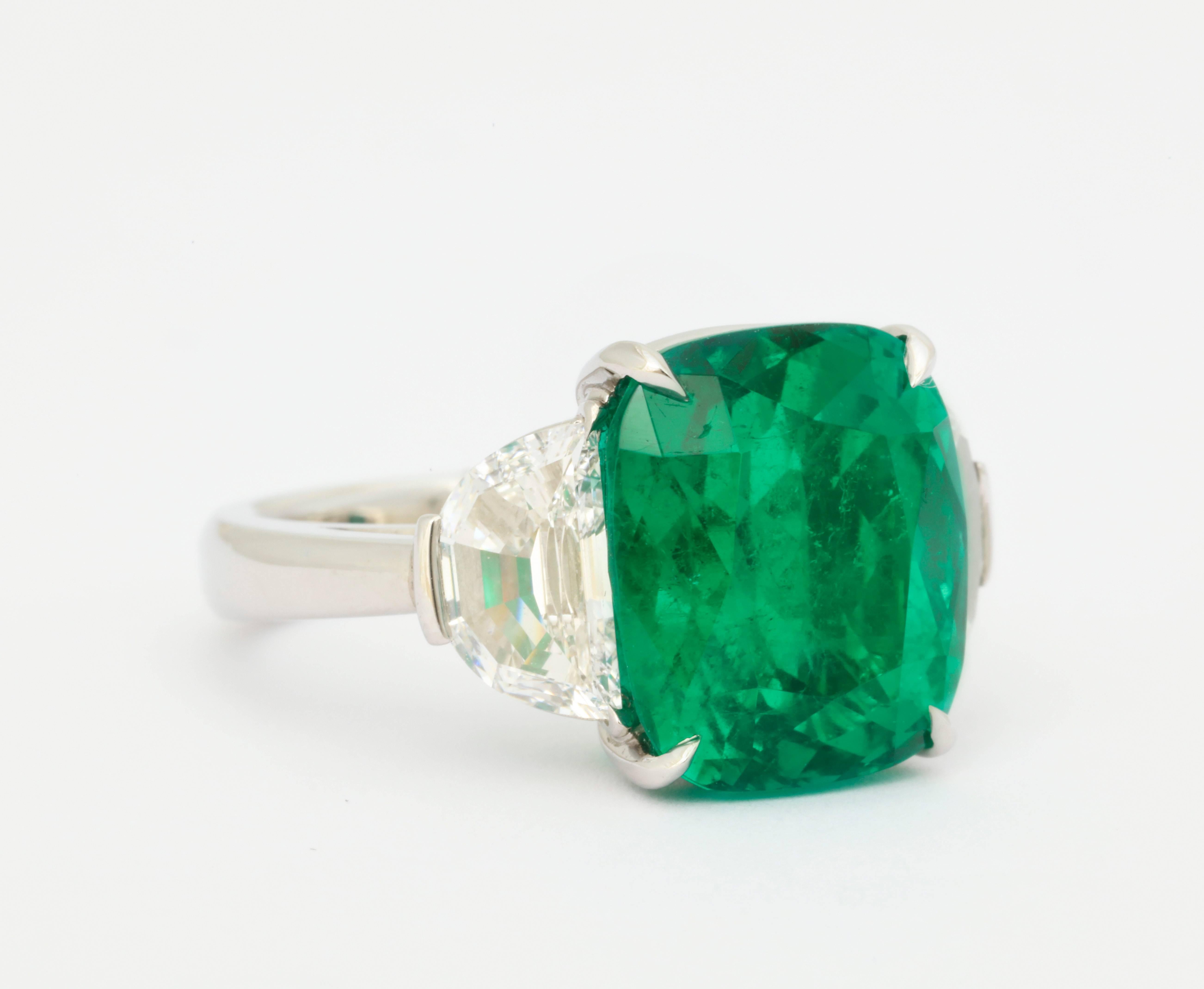 Very Fine Gem Quality Colombian Emerald Diamond Platinum Ring In New Condition For Sale In Bal Harbour, FL