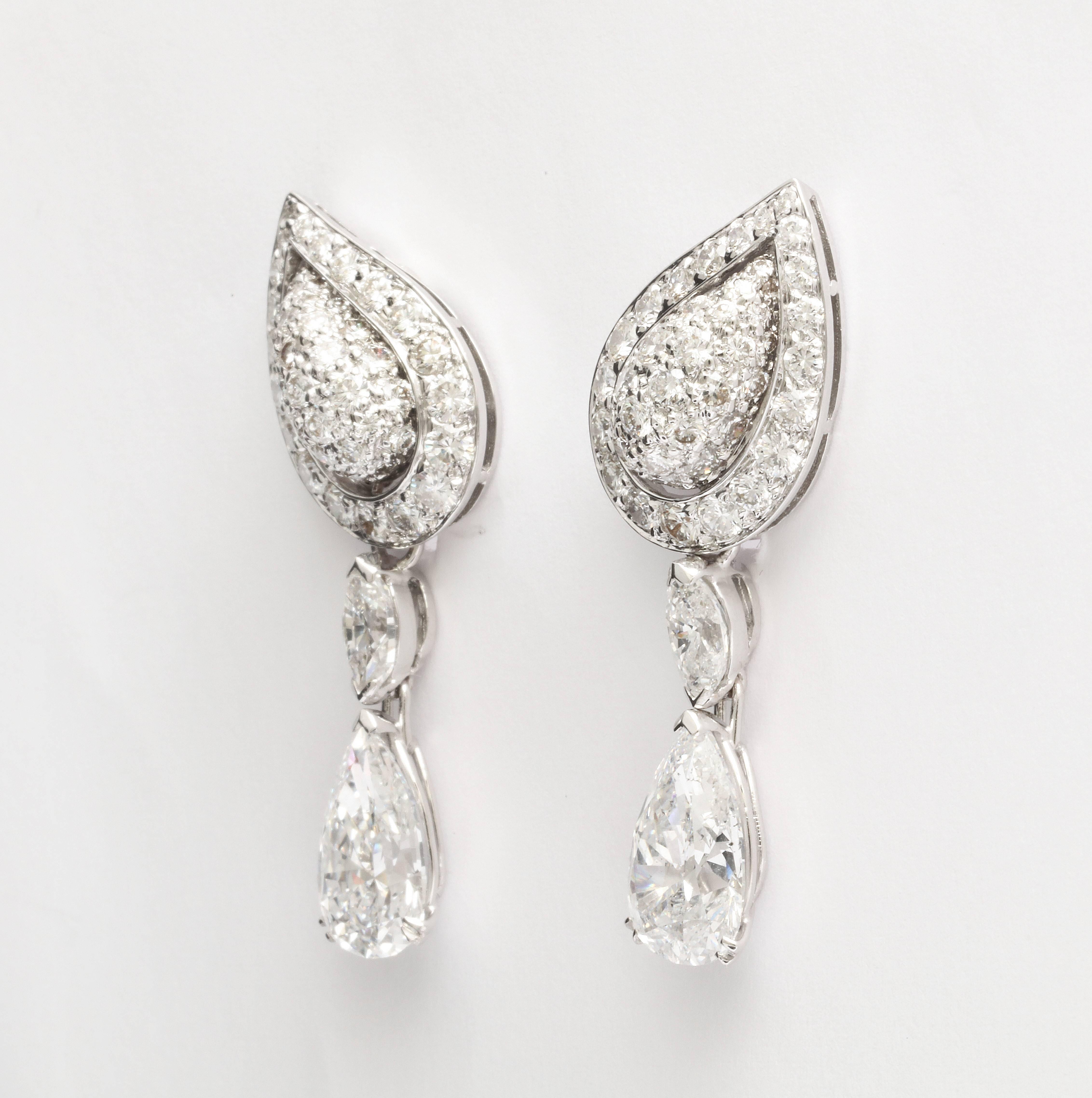 18kt white gold and diamond earclips, by Cartier made in France.
2 pear shape diamond drops weigh a total of app. 4.67cts.
