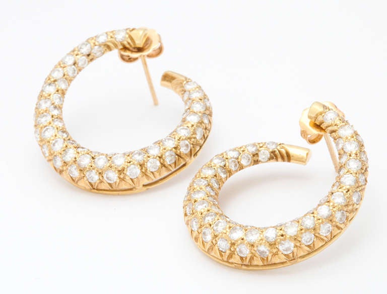 Gold and Diamond Hoop Earrings In Excellent Condition In Bal Harbour, FL