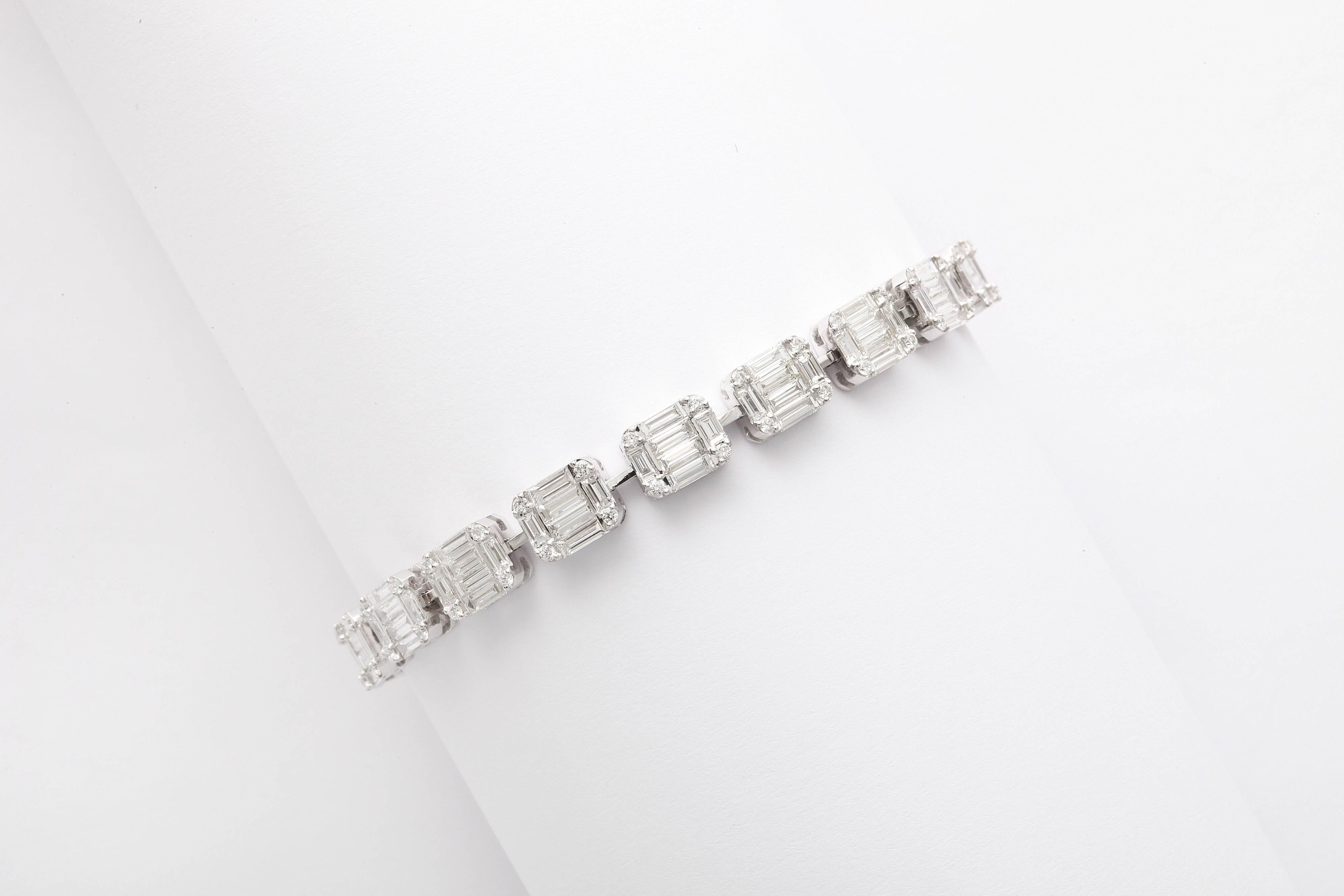 Goldarmband mit Diamanten im Baguetteschliff Damen