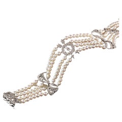 Antigua pulsera eduardiana de platino con diamantes talla rosa, flecha y lazo de perlas