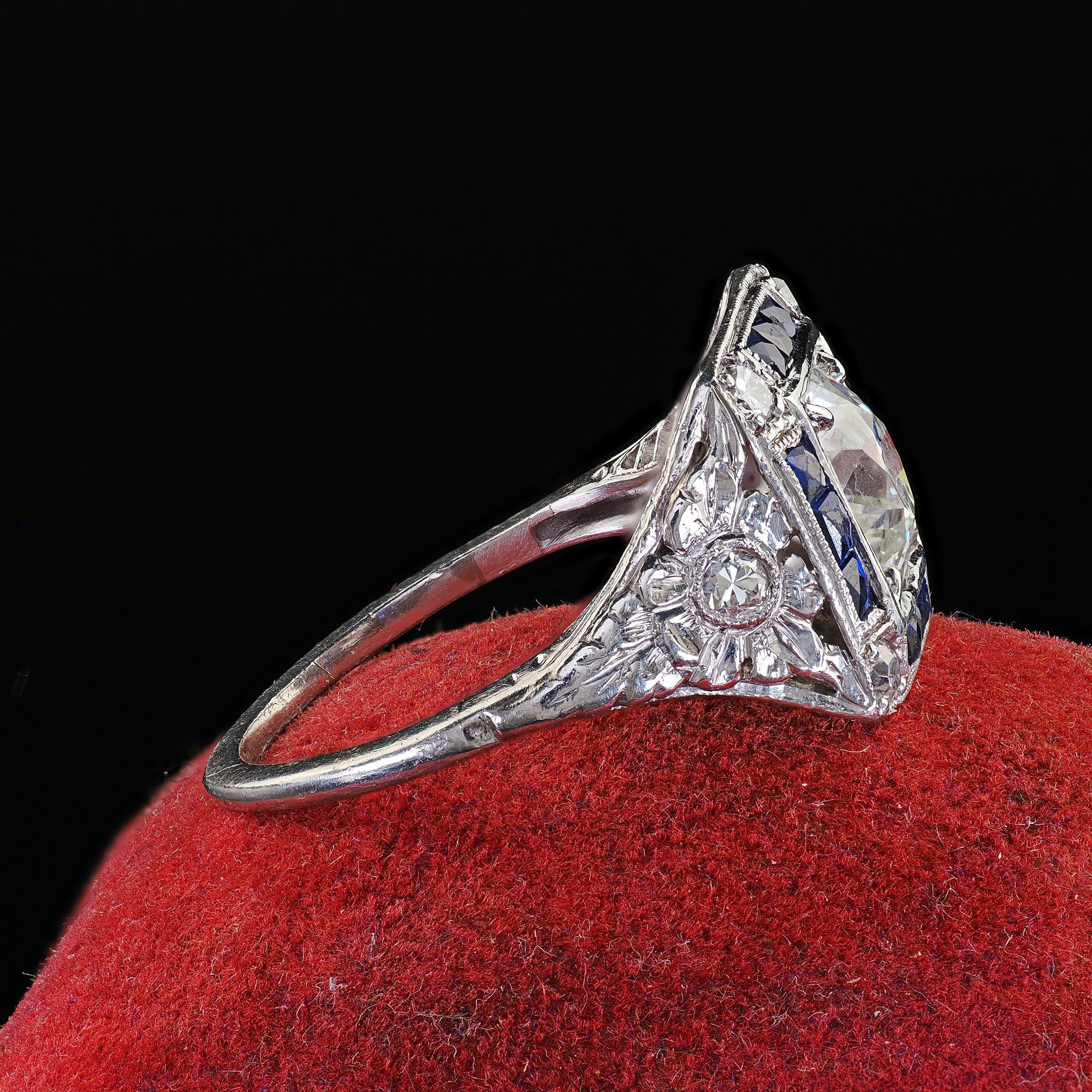 Taglio antico europeo Anello di fidanzamento aureolato con diamante e zaffiro in platino antico Art Deco - GIA in vendita