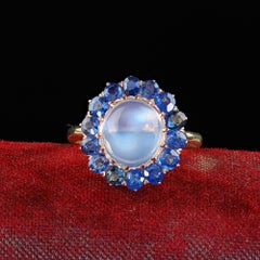 Bague de cocktail victorienne ancienne en or jaune 14 carats, sertie d'une pierre de lune en cabochon et d'un saphir