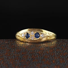 Antiker Ring aus Birmingham, England, aus 18-karätigem Gelbgold mit Diamanten und Saphiren