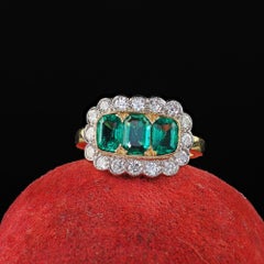 Vintage-Ring aus England, 18-karätiges Gold, ohne Öl, mit kolumbianischem Smaragd und Diamanten – GIA