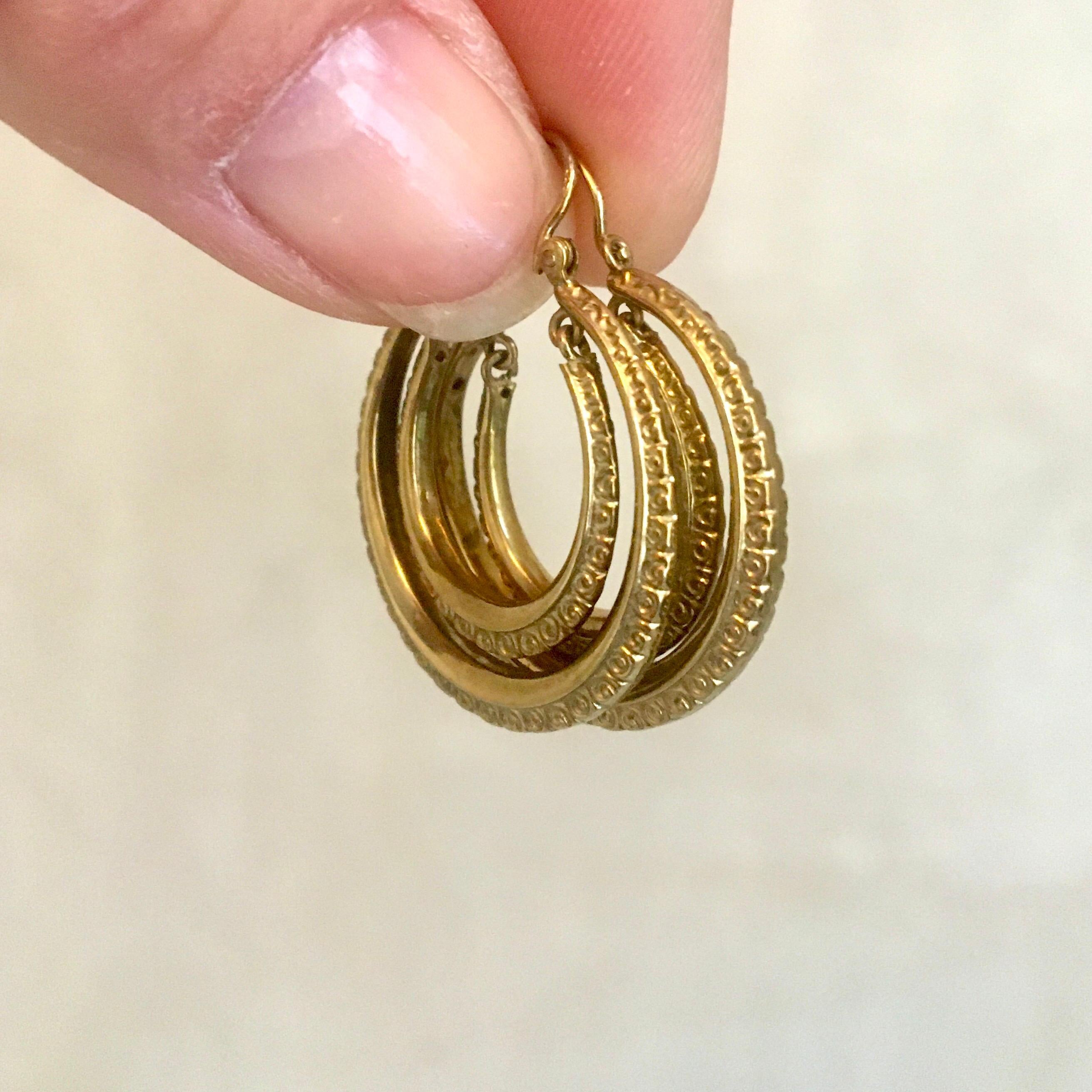 Pair of gold double creole hoop earrings. The earrings have a beautifully engraved design on the hoops. The earrings are lovely and special with their classic pattern double hoops. These kinds of jewels represent a varied and rich historical Dutch