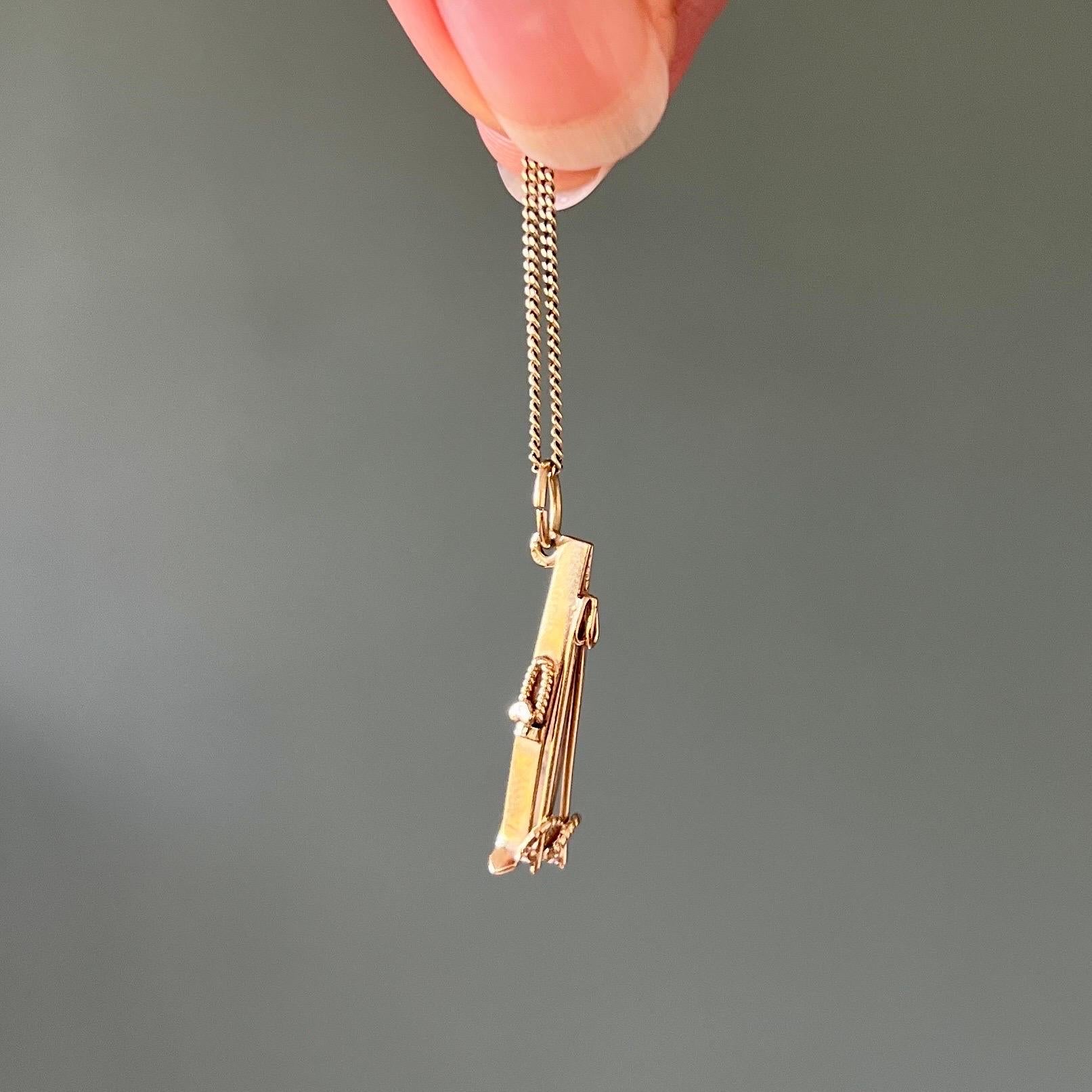 A lovely vintage 1970s 14 karat gold skis and poles charm pendant. The design of these skis are beautiful, including lots of great details like the accentuated hearts on the boot-bindings and ski poles. Ready to hit the slopes! The charm comes