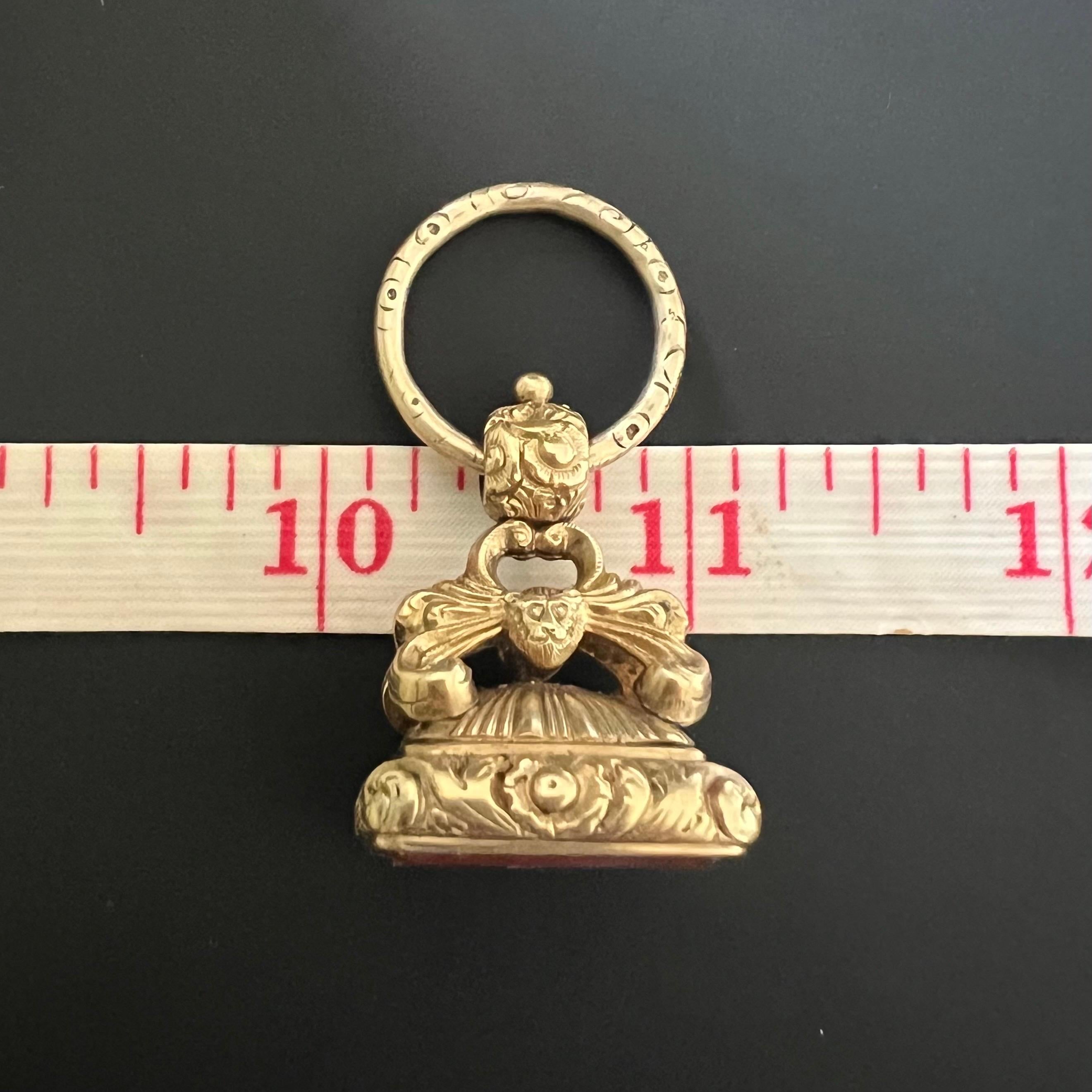 Antiguo Colgante Victoriano de Oro con Cornalina y Anillo Dividido Biselado en venta 7