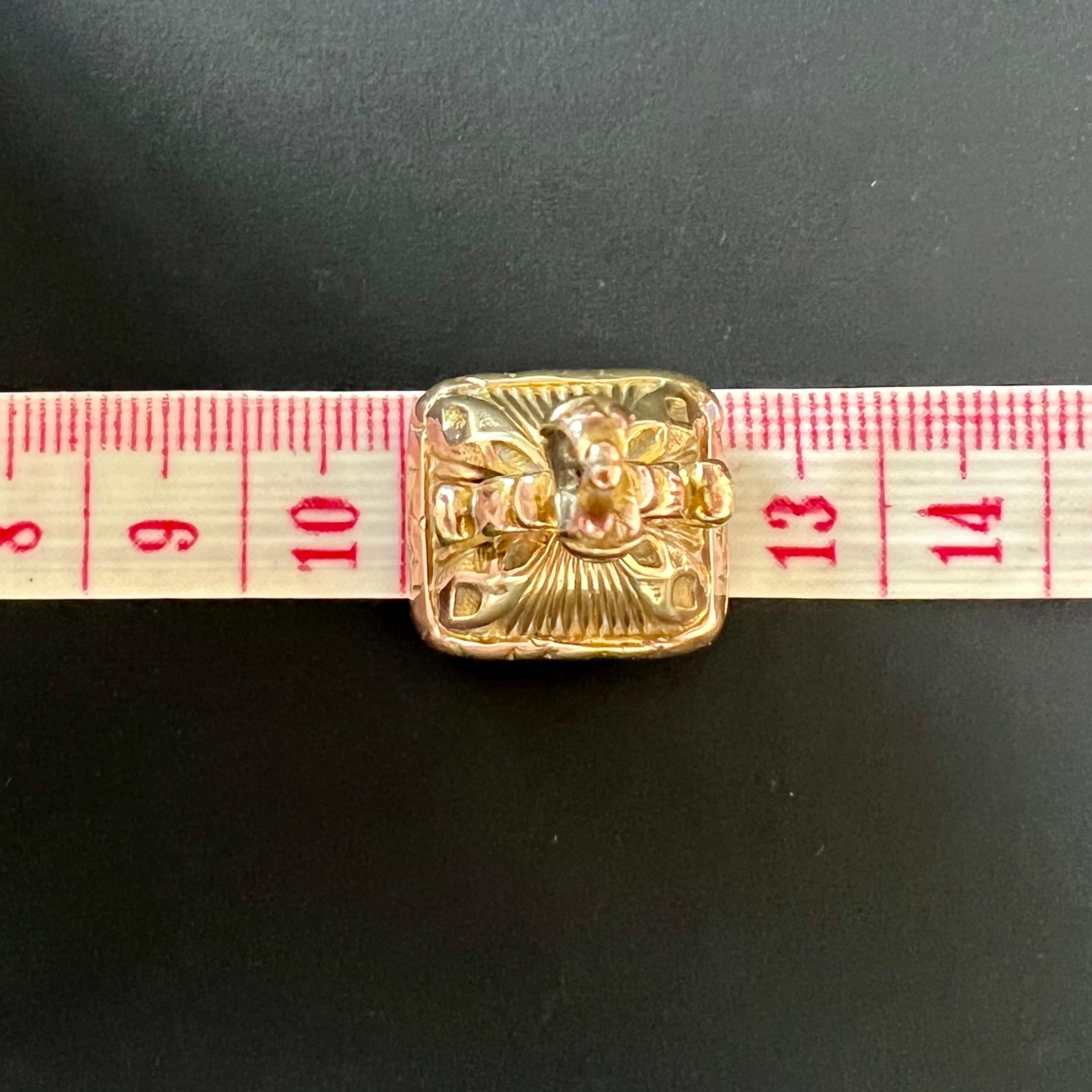 Antico ciondolo a forma di fob in cristallo di rocca georgiano incamiciato in oro in vendita 4