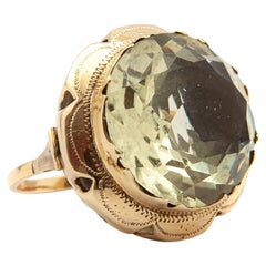 Ring aus 14 Karat Gold mit klobigem grünem Quarz