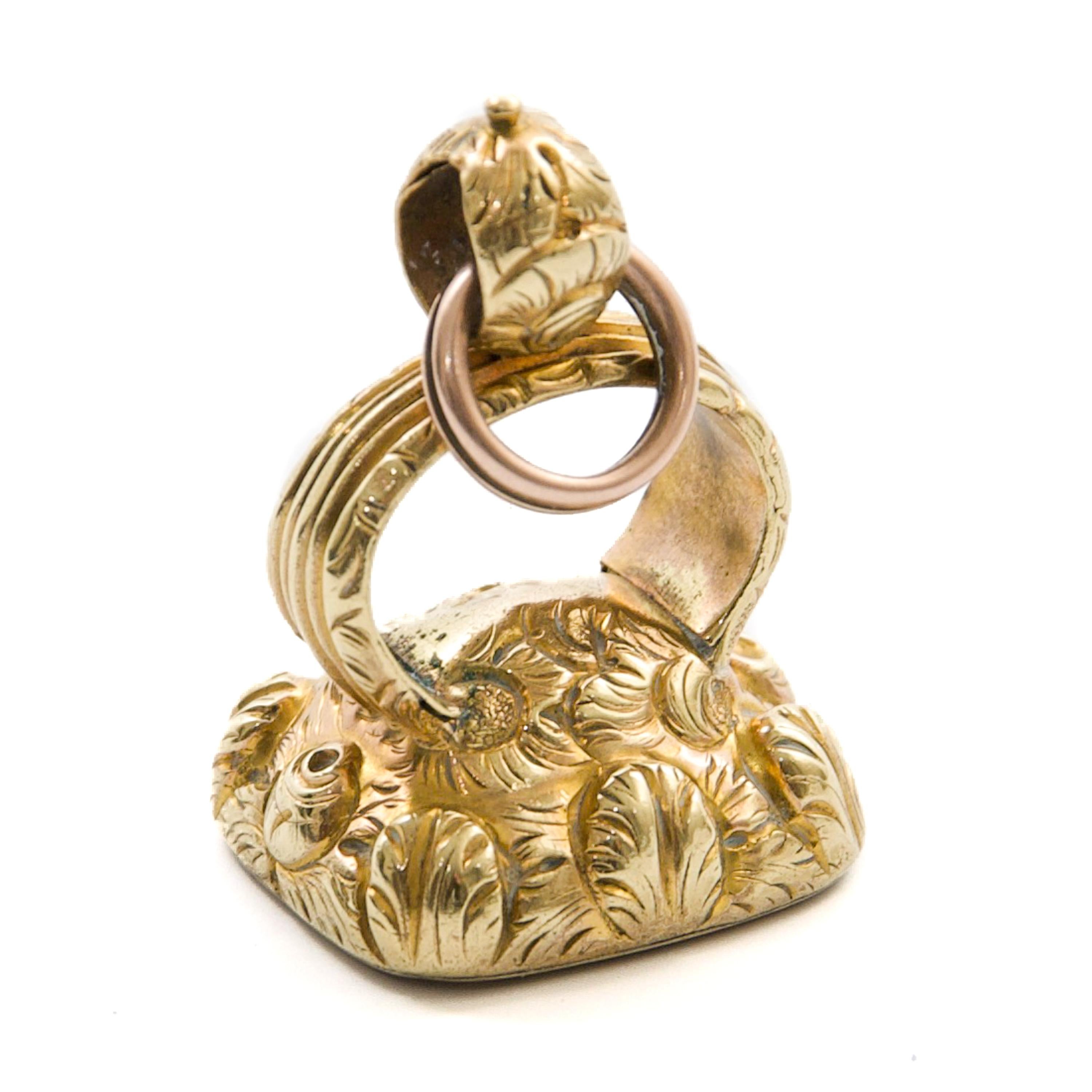 Ciondolo a forma di fogliame in oro georgiano antico con corniola grande e ciondolo a forma di fionda In condizioni buone in vendita a Rotterdam, NL