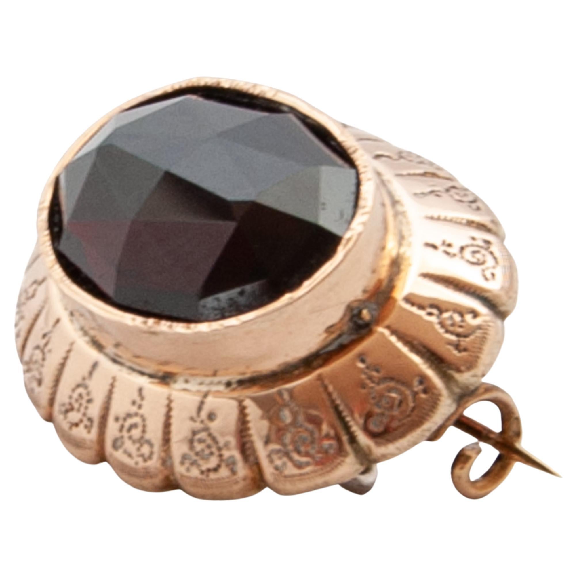 Antique Garnet and 14 Karat Gold Brooch In Good Condition For Sale In Rotterdam, NL
