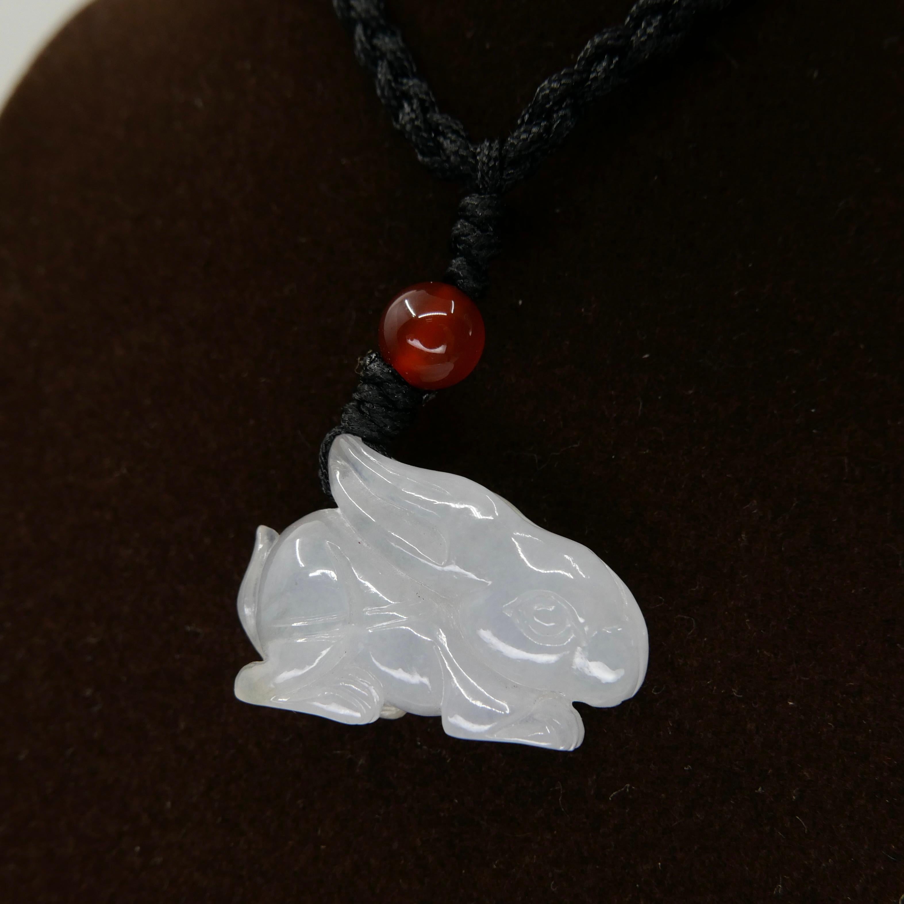Collana con ciondolo a forma di coniglio di Giada Icy certificata da 24 mm x 16 mm, anno del coniglio in vendita 5