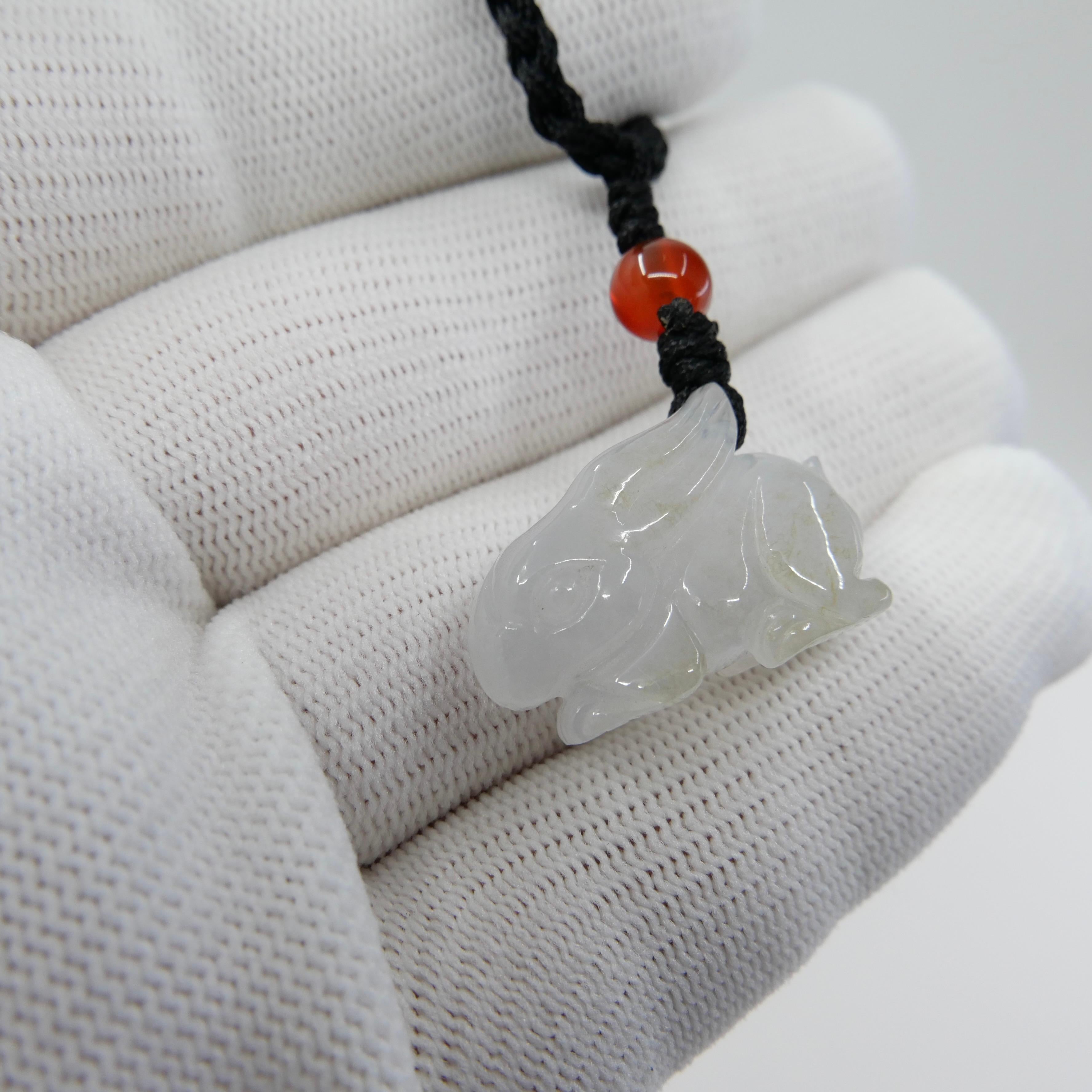 Collana con ciondolo a forma di coniglio di Giada Icy certificata da 24 mm x 16 mm, anno del coniglio in vendita 8