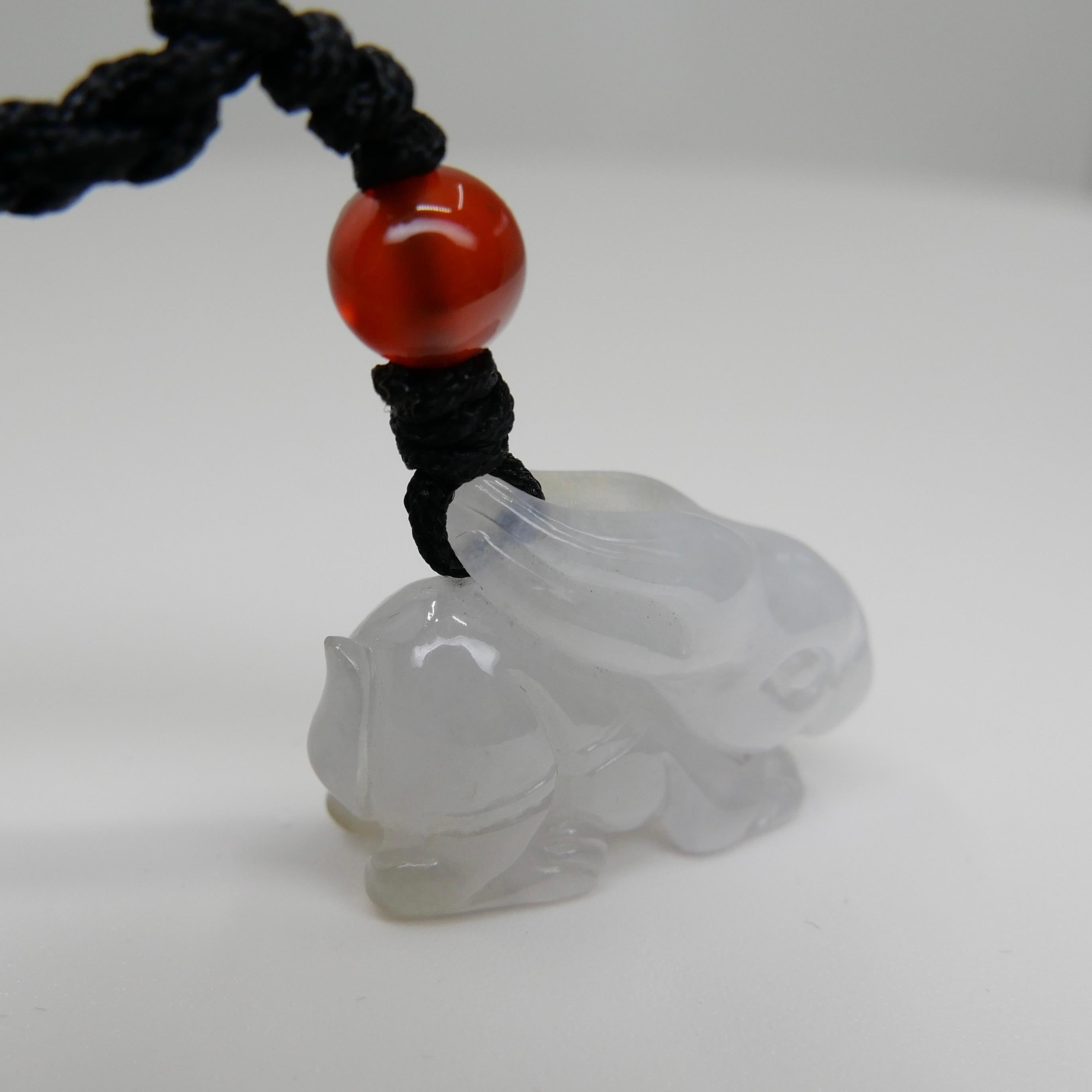 Collana con ciondolo a forma di coniglio di Giada Icy certificata da 24 mm x 16 mm, anno del coniglio In condizioni Nuovo in vendita a Hong Kong, HK
