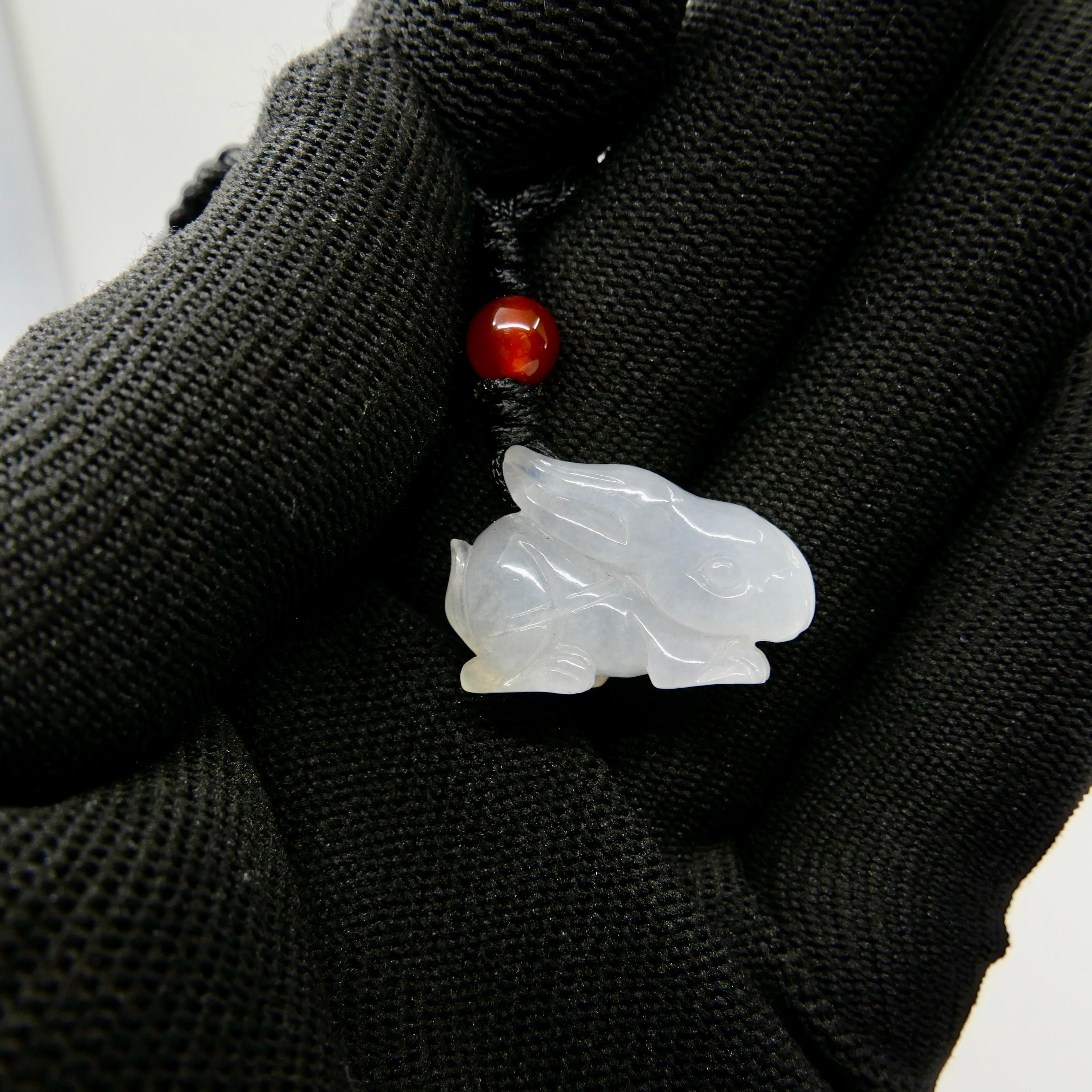 Collana con ciondolo a forma di coniglio di Giada Icy certificata da 24 mm x 16 mm, anno del coniglio in vendita 3