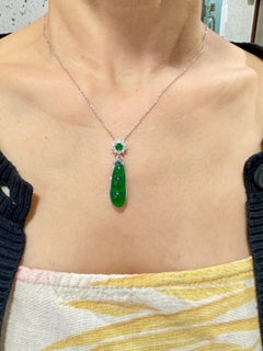 Collier à pendentifs en jade impérial certifié Peapod et diamants. Objet de collection.