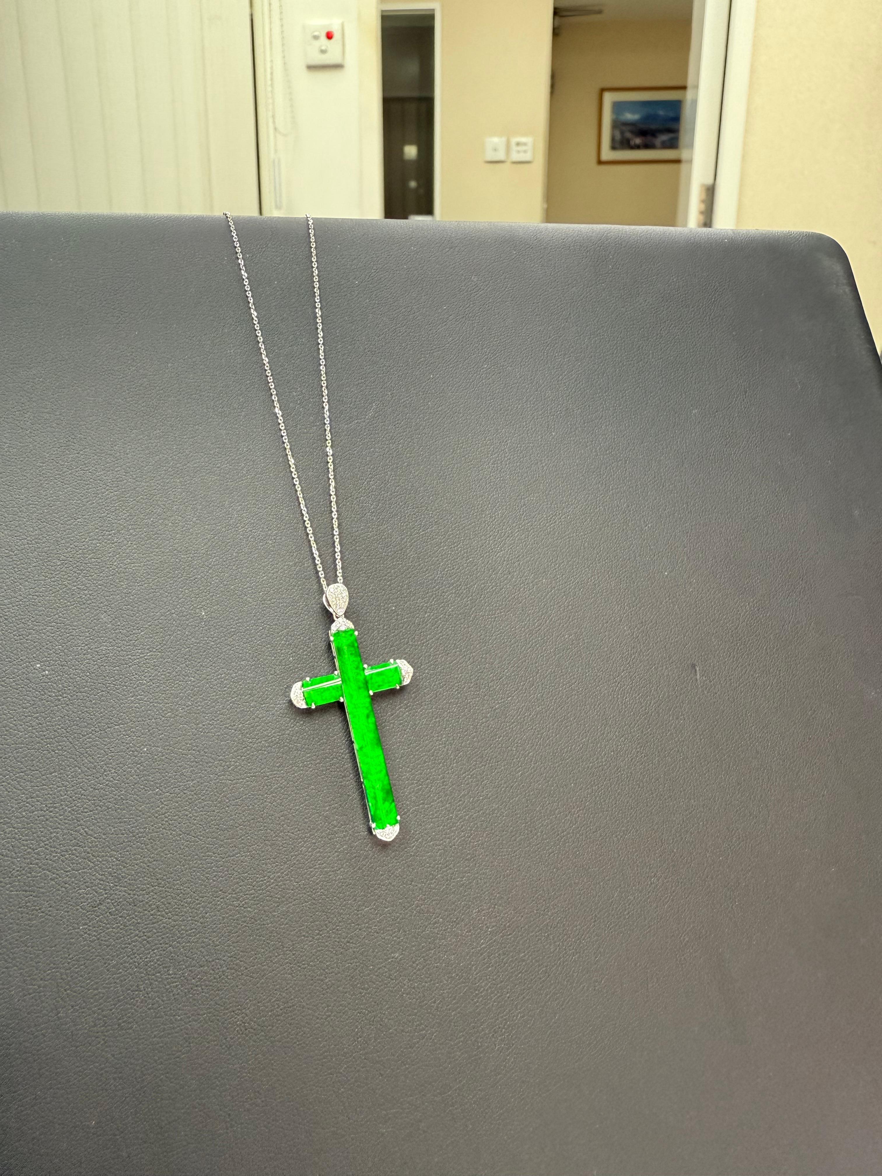 Collana con ciondolo di giada e diamanti certificati, colore verde mela brillante in vendita 9
