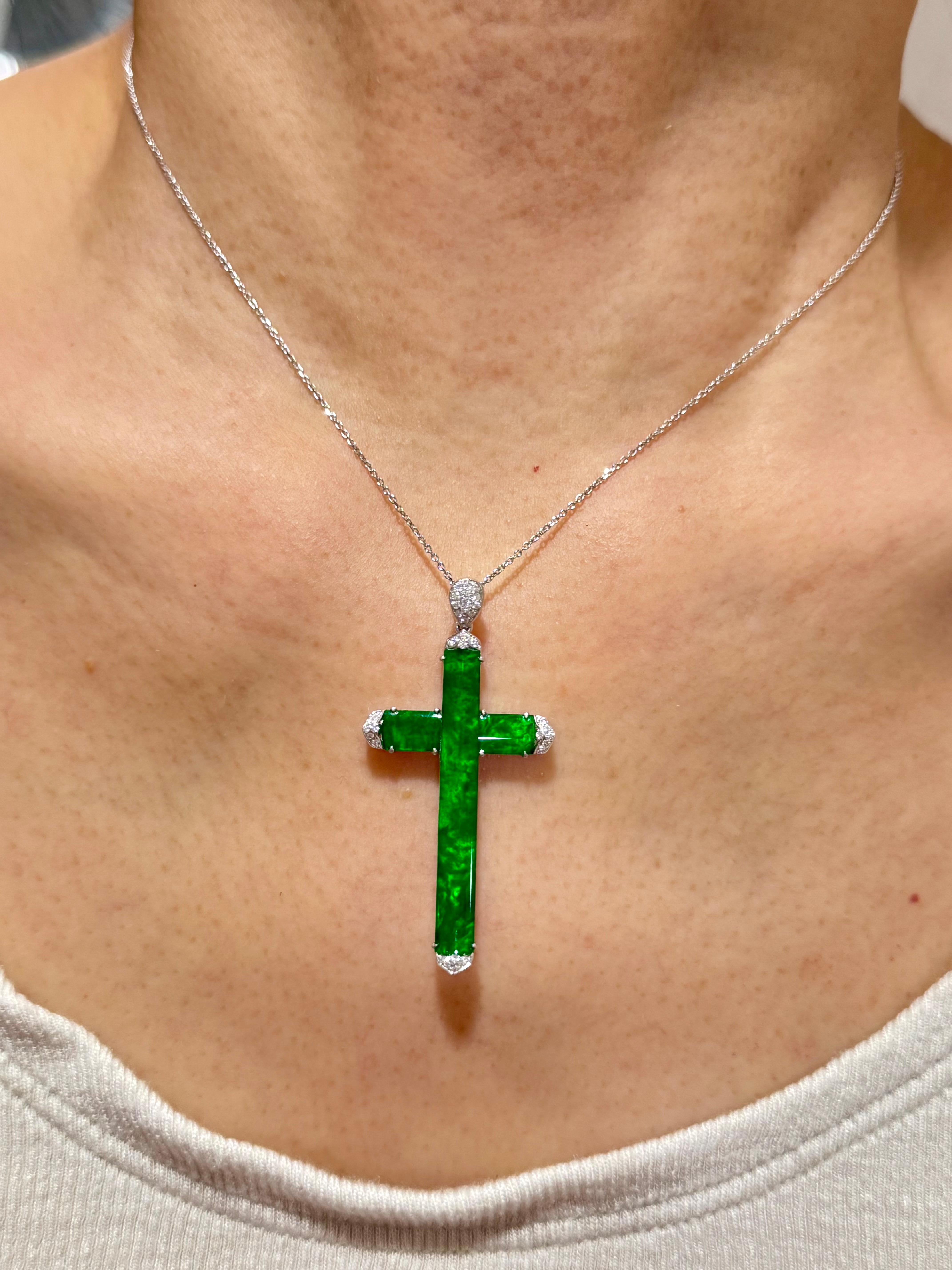 Collana con ciondolo di giada e diamanti certificati, colore verde mela brillante in vendita 11