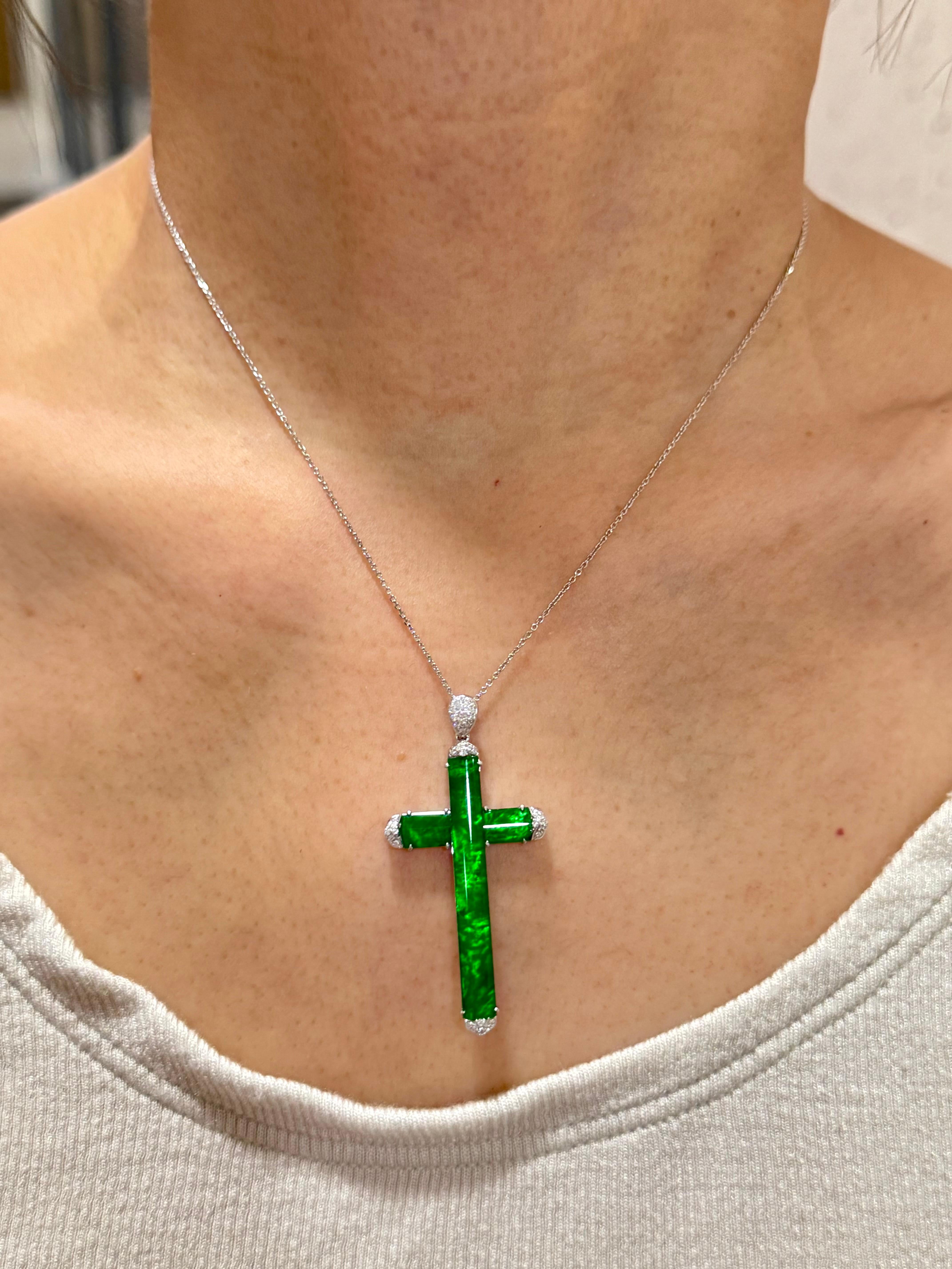Collana con ciondolo di giada e diamanti certificati, colore verde mela brillante in vendita 3