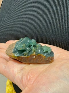 Zertifizierte, geschnitzte Dekoration aus natürlichem Jade in Form eines Frosches, 418 Karat. Grün & supertransparent!