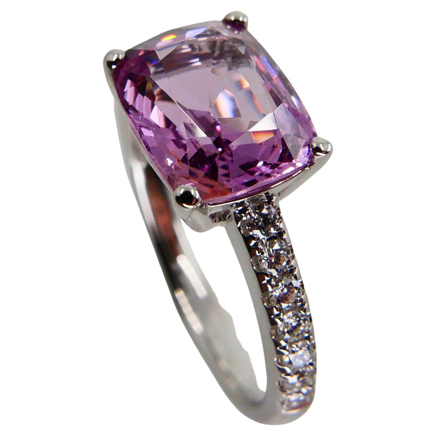 Women's Natural 2.99 Carat Pink Spinel and Diamond Cocktail Ring Set in 18 Karat Gold For Sale
