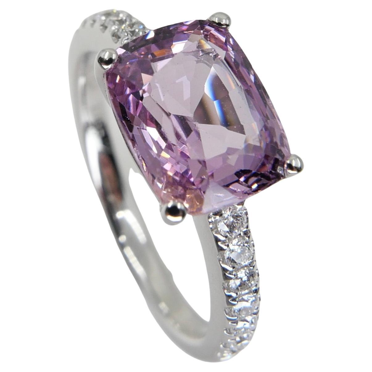Cushion Cut Natural 2.99 Carat Pink Spinel and Diamond Cocktail Ring Set in 18 Karat Gold For Sale