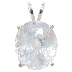 GIA 9,81 carati di zaffiro bianco naturale di forma ovale Ciondolo in oro bianco 14 carati