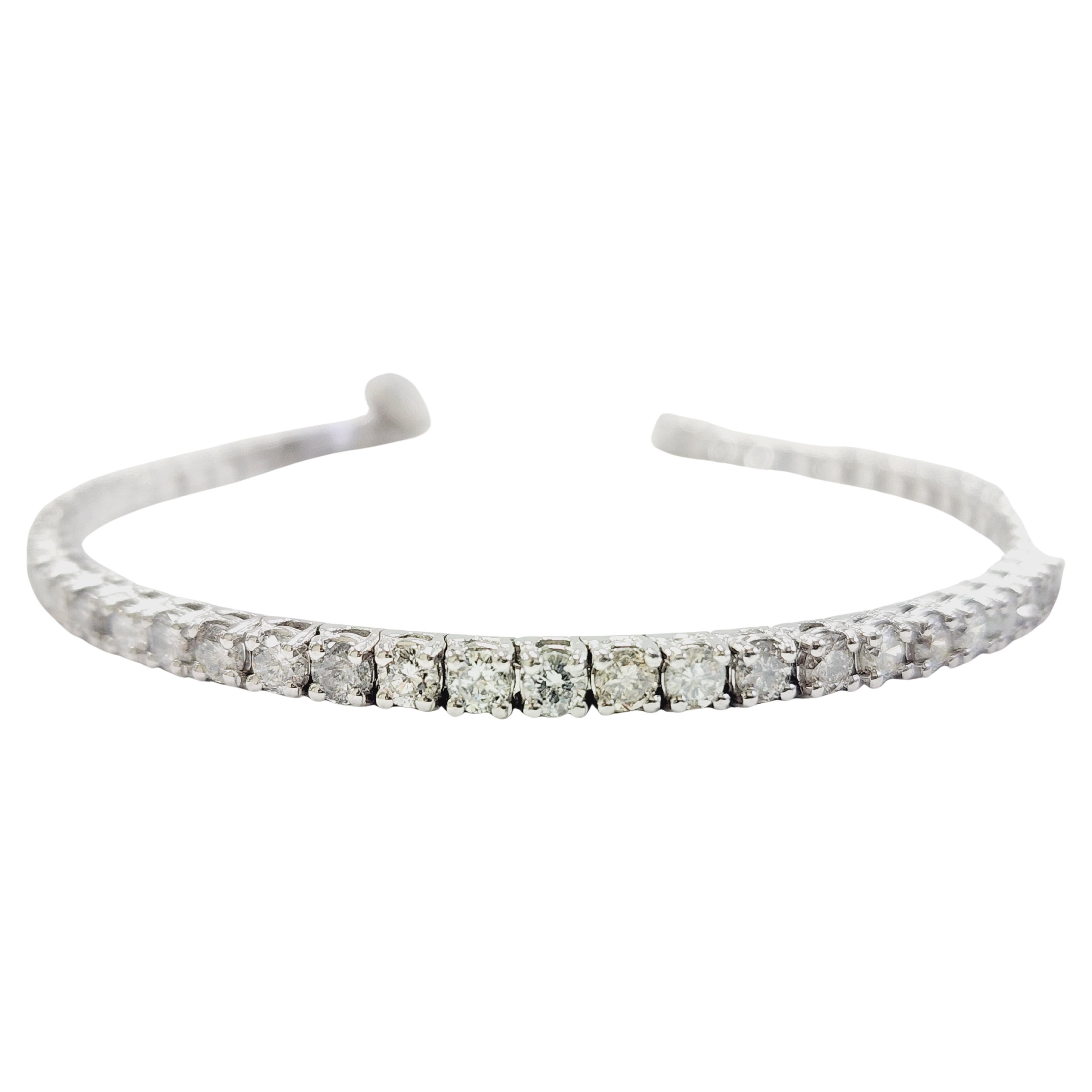 Tennisarmband aus 14 Karat Weißgold mit 5,77 Karat natürlichen Diamanten