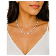 RIVIERA STYLE, collier « tennis » en diamants naturels ronds de 6,05 ct, or blanc 14 carats, 17 pouces