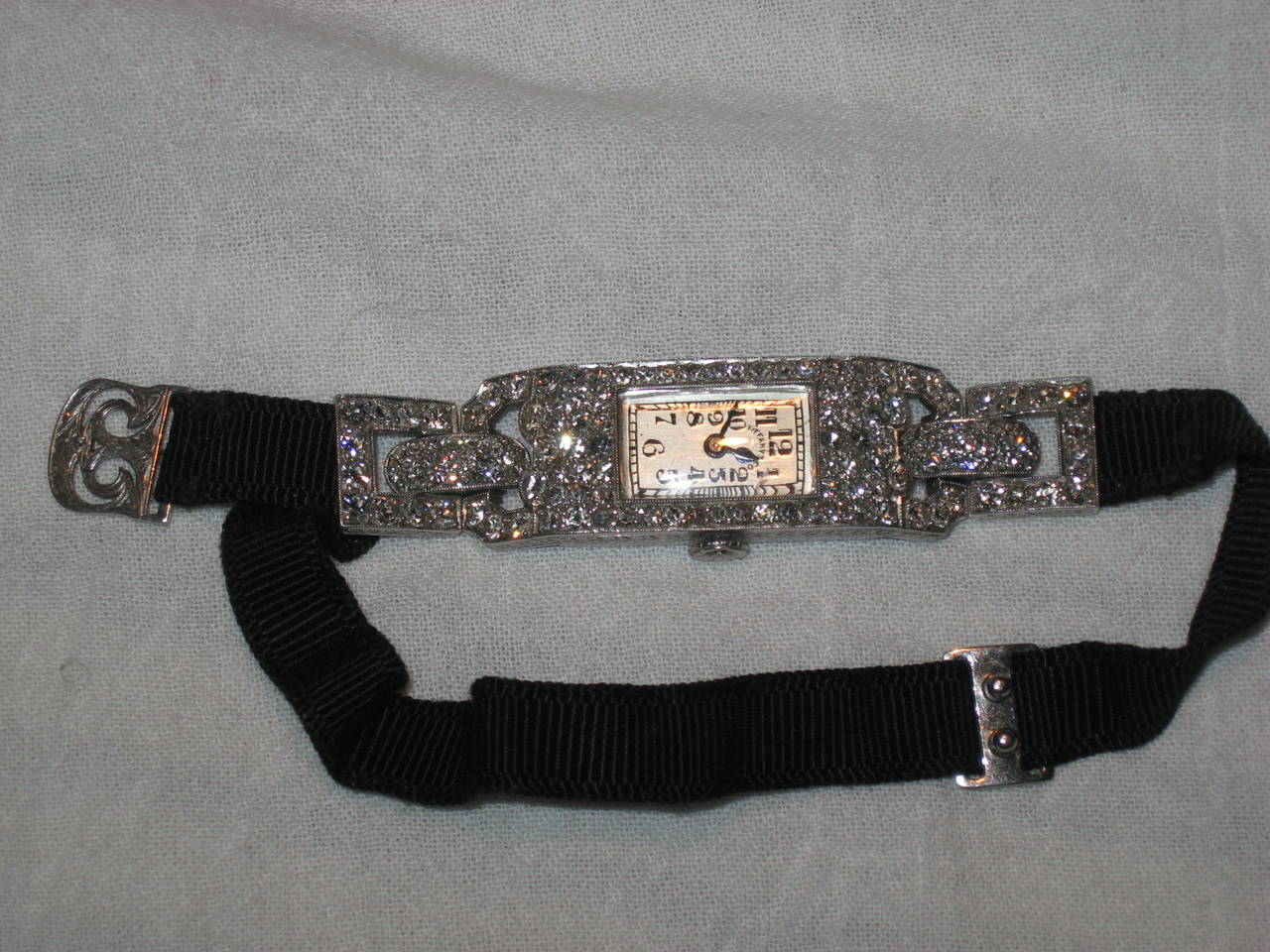Patek Philippe Tiffany & Co. Montre-bracelet manuelle Art déco en platine et diamants, années 1920 Excellent état - En vente à Water Mill, NY