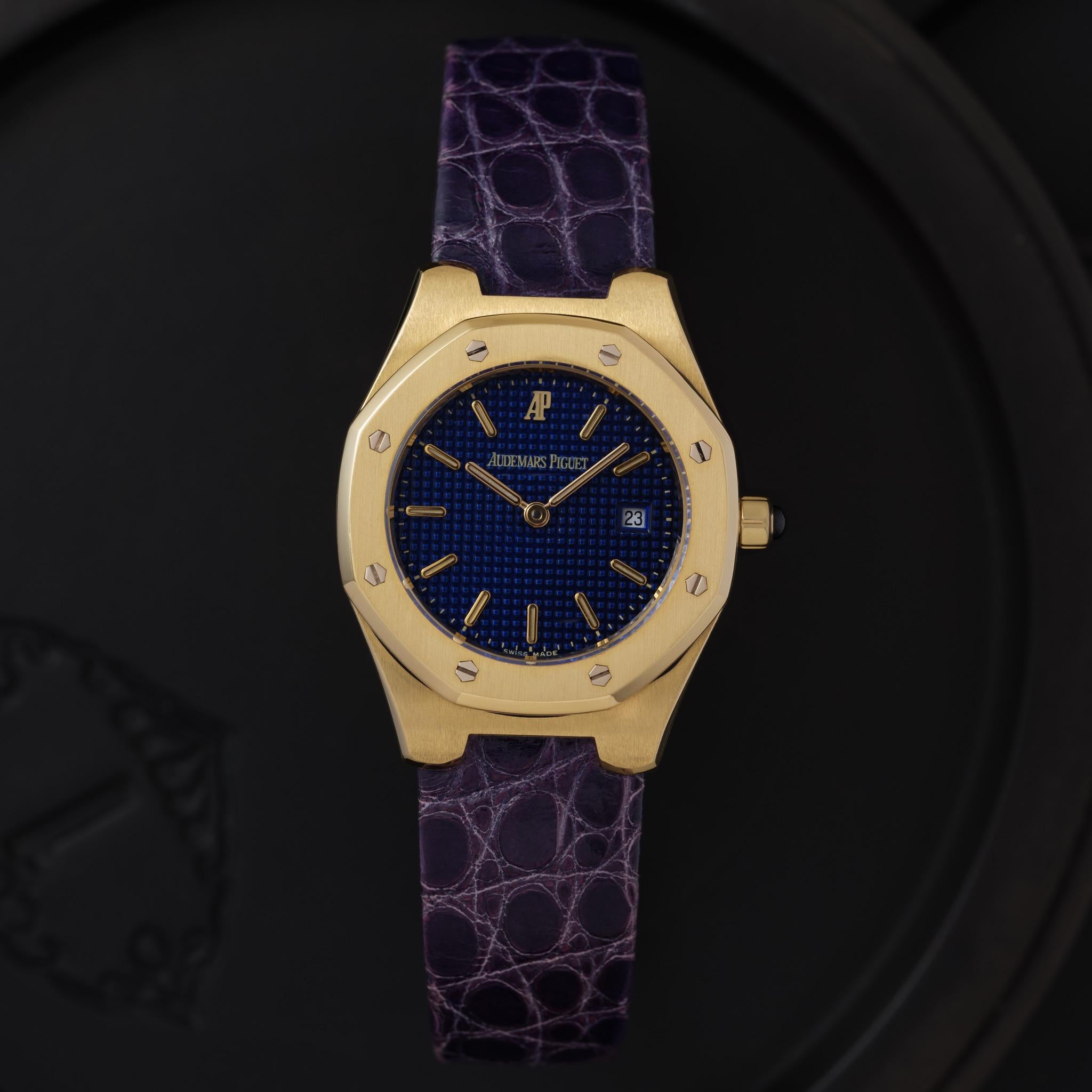 Vintage Audemars Piguet Royal Oak Model No 66800BA 18 Karat  Boîte à papier en or jaune en vente 3