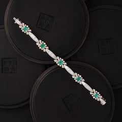 Late Art Deco 9 Carats Diamonds and 2.50 Carats Colombian Emerald Line Bracelet