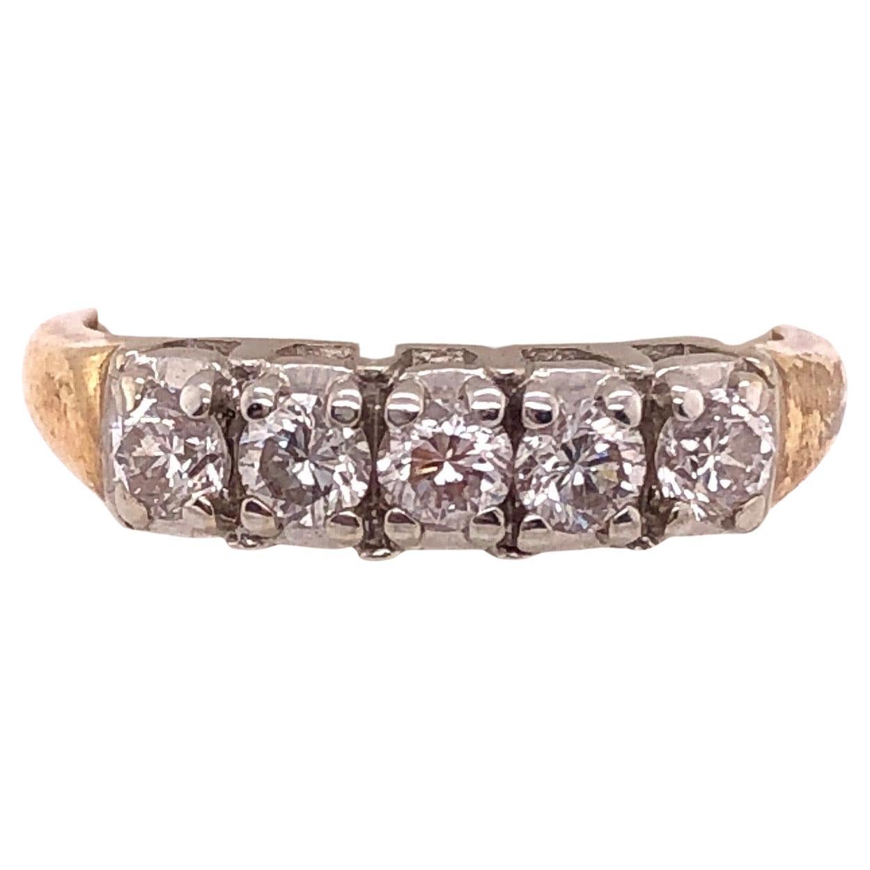 Alianza de oro amarillo y blanco bicolor 14Kt con cinco diamantes 1.00TDW