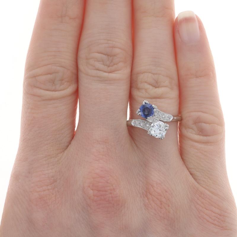 Talla: 8
Tasa de tallaje: 2 tallas más por 50 $ o 1 talla menos por 50 $.

Época: Art Déco
Fecha: Años 20 - 30

Contenido metálico: Platino

Información sobre Stone
Diamante natural
Quilate(s) .53 ct
Talla: Brillante Europeo/Circular
Color:
