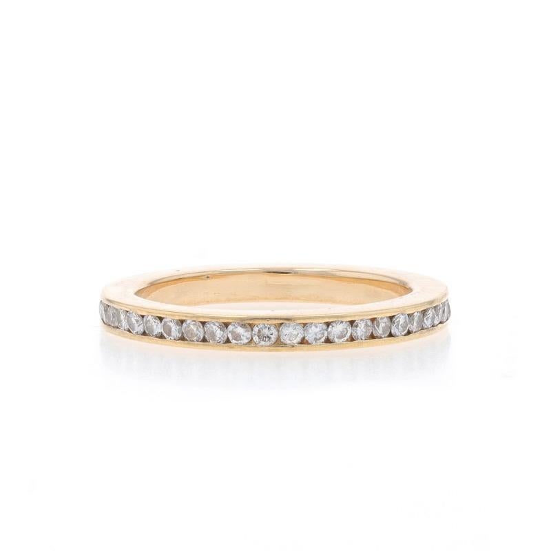 Taille : 4 1/2

Contenu du métal : Or jaune 14k

Informations sur les pierres

Diamants naturels
Carat(s) : .44ctw
Coupe : Brillant rond
Couleur : G - H
Clarté : SI1 - SI2

Total des carats : .44ctw

Style : Alliance éternelle avec