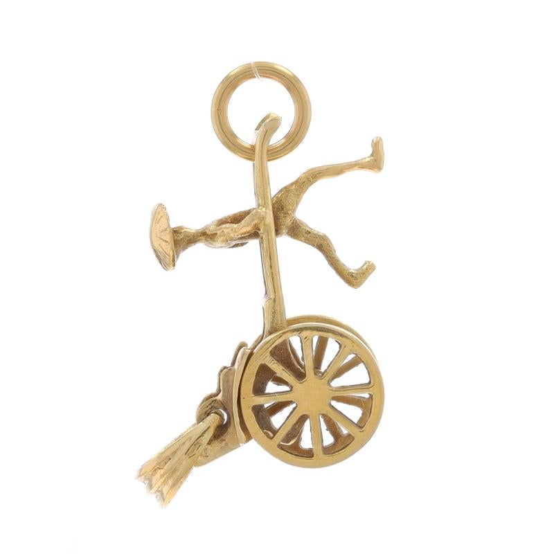 Contenu du métal : Or jaune 14k

Thème : Pousse-pousse, Transport
Caractéristiques : Les roues se déplacent

Mesures

Hauteur (à partir de l'attache fixe) : 25/32