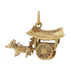Charm en or jaune avec charrette tirée par des bœufs - 14k Transportation