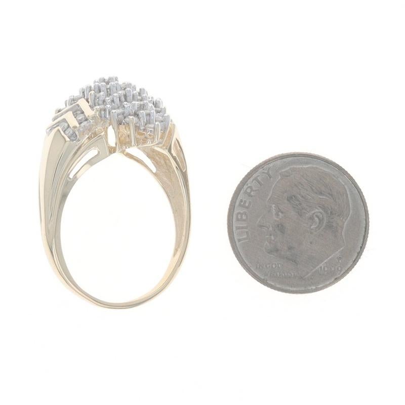Anello cocktail con cluster di diamanti in oro giallo - 10k Round Brilliante 1.00ctw in vendita 1