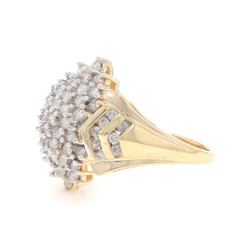 Anello cocktail con cluster di diamanti in oro giallo - 10k Round Brilliante 1.00ctw In condizioni ottime in vendita a Greensboro, NC