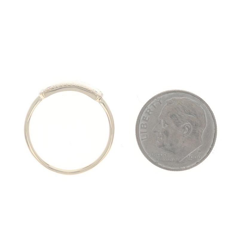 Bague en or jaune gravée d'un diamant - 14k Single .10ctw en vente 1