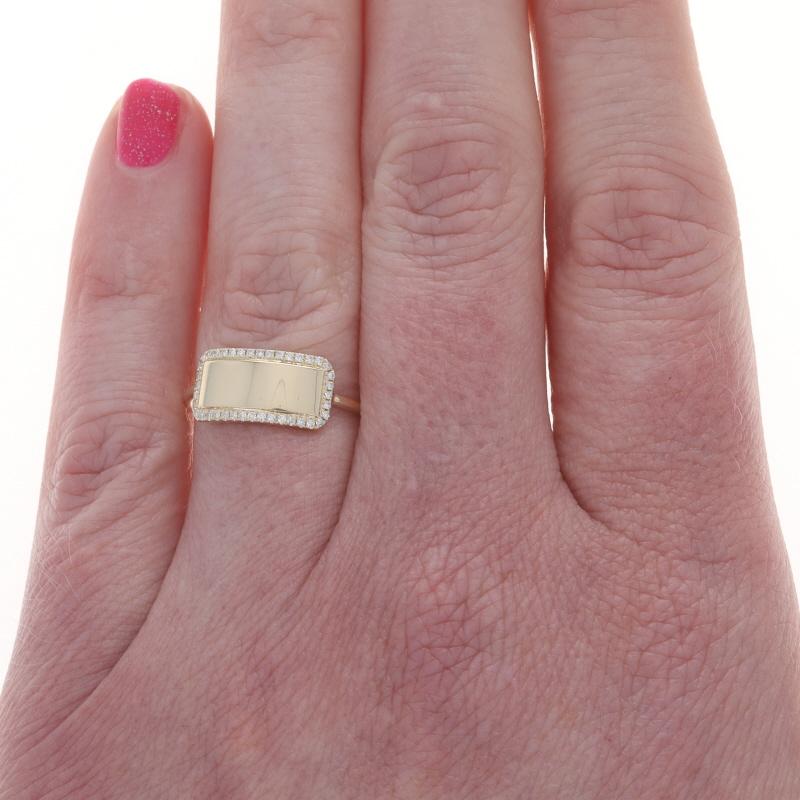 Taille simple Bague en or jaune gravée d'un diamant - 14k Single .10ctw en vente