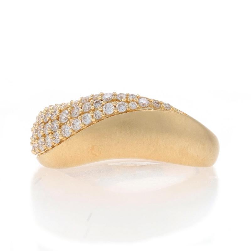 Bracelet ondulé en or jaune avec diamant - Bague asymétrique en or jaune 14k avec diamant rond brillant de 0,50ctw Neuf - En vente à Greensboro, NC