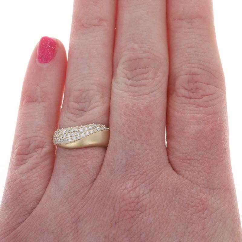 Taille ronde Bracelet ondulé en or jaune avec diamant - Bague asymétrique en or jaune 14k avec diamant rond brillant de 0,50ctw en vente