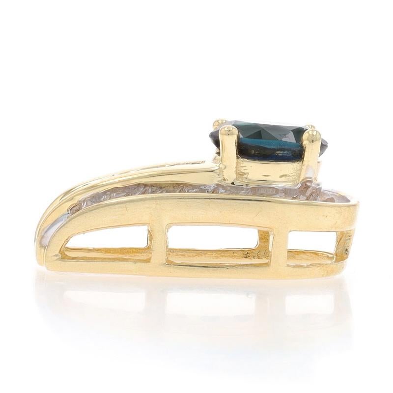 Taille ovale Pendentif en or jaune avec saphir et diamant - 14k Ovale et carré .97ctw en vente