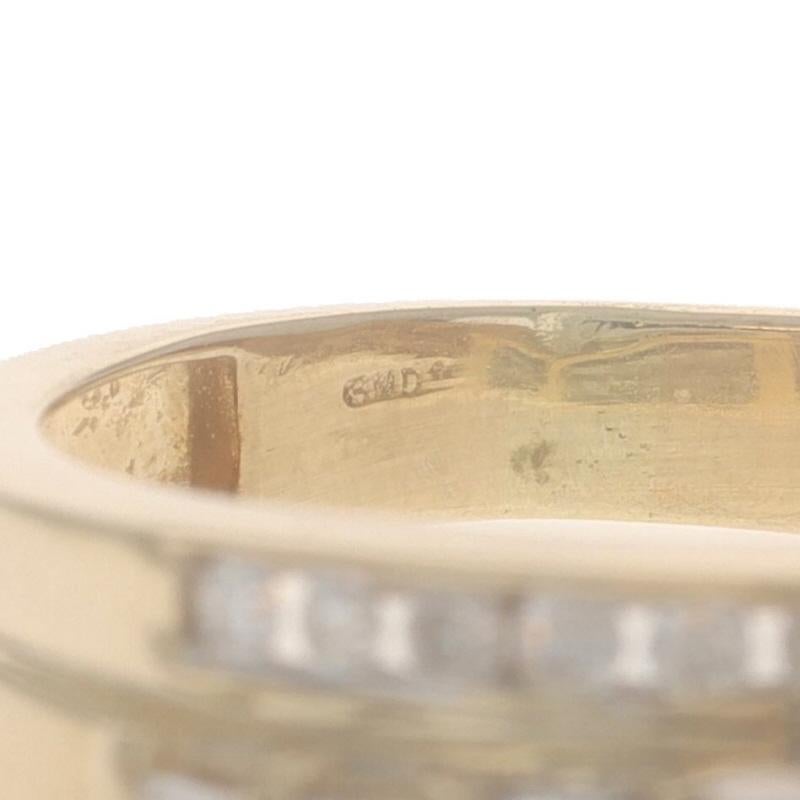 Anello cocktail con cluster di diamanti in oro giallo - 14k Princess Baguette Round 1.00ctw in vendita 2